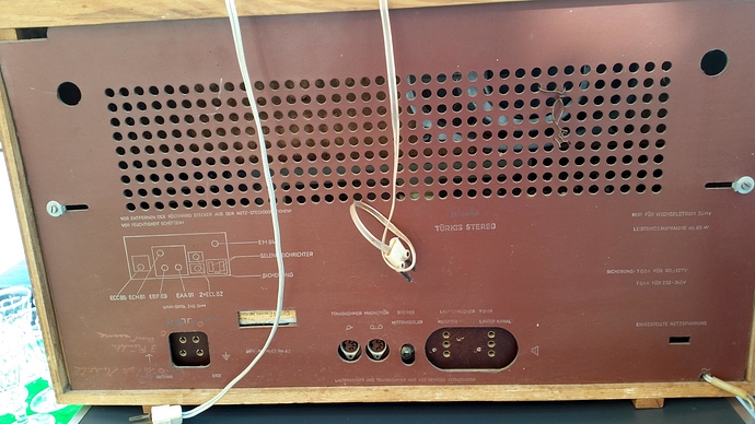 Radio%20%C3%A0%20lampes%20-%20l'arri%C3%A8re