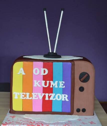 TV-Cake.jpg