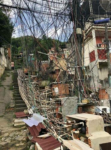 brazilian_favela_utility_lines_fullsize