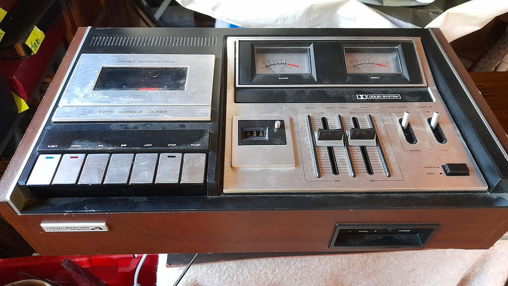 Photo Libre De Droit De Vieille Cassette Rétro Bande Musicale Vintage Des Années 80 Isolée Sur Fond Blanc Gm1550771666 526394890