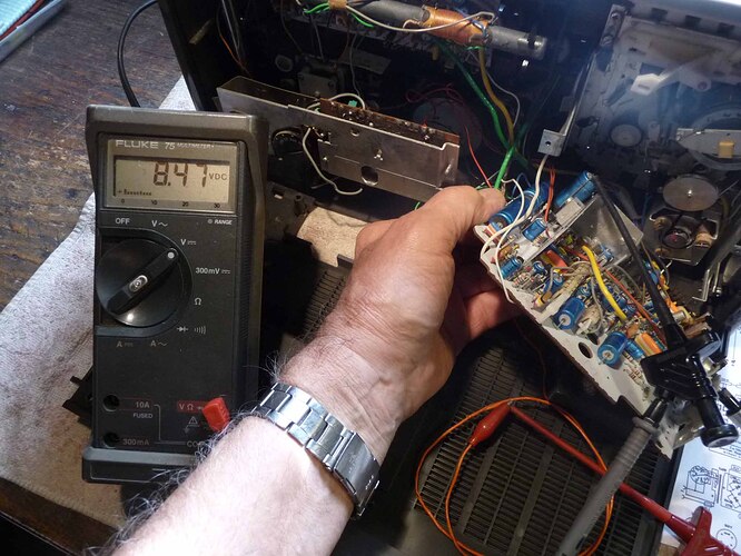8,47V
