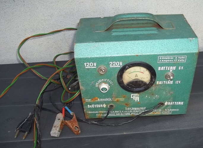 vieux chargeur 6-12V poubelle (2)