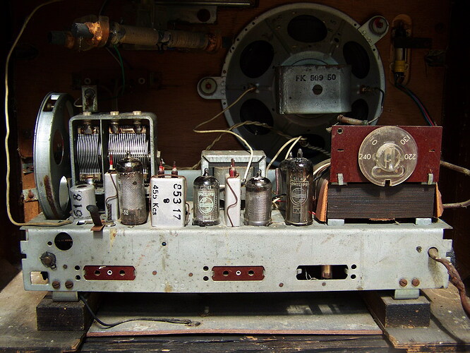 Philips_BF442_chassis_1