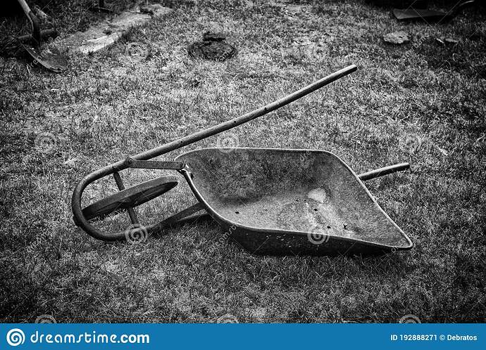 ancienne-mode-brouette-cassée-noir-et-blanc-d-éditer-une-époque-du-parc-national-de-la-californie-bodie-192888271