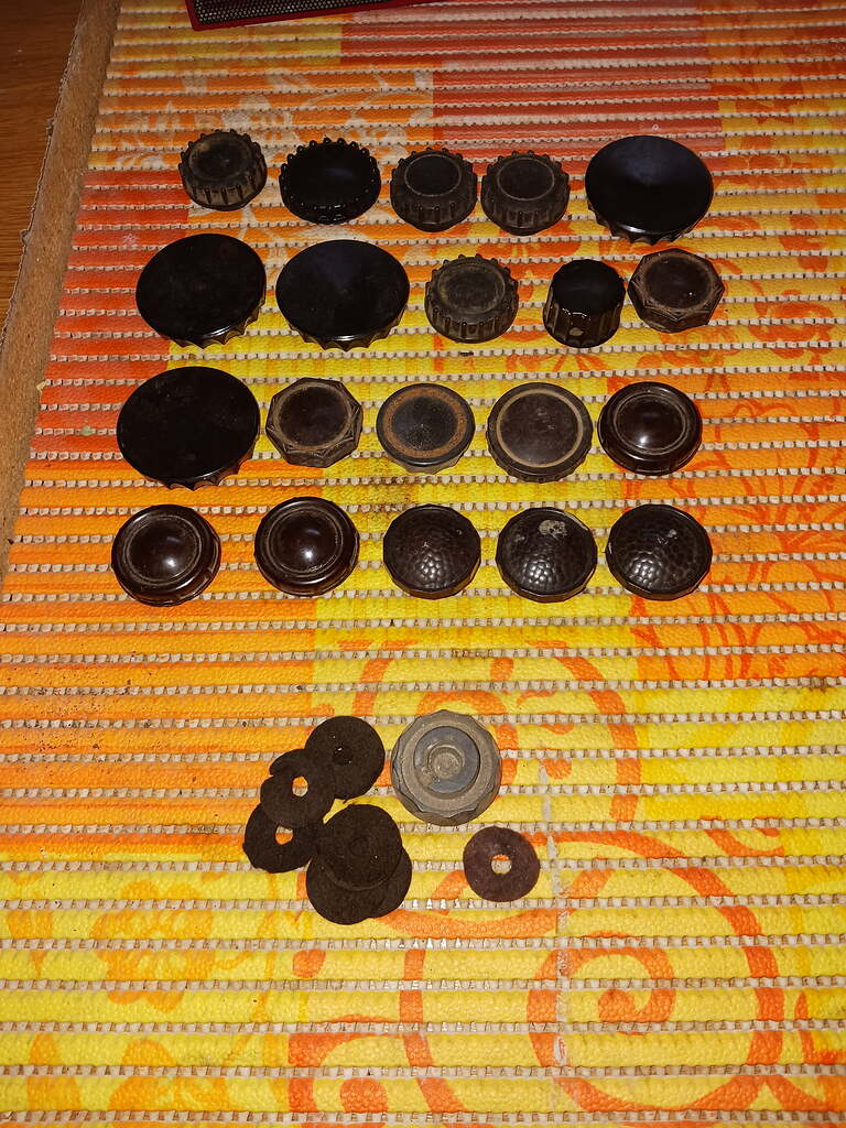 Lot De 2 Cartes De 24 Boutons Ronds En Bakélite - Diamètre 17 Mm - Neufs Jamais Utilisés