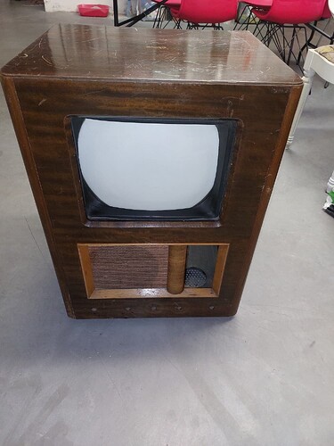 Televiseur BAIRD T18 de face