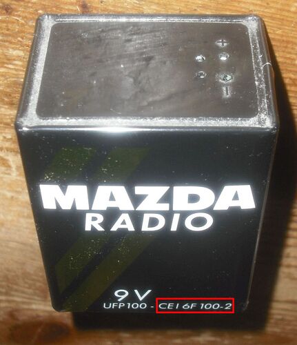 Mazda_radio_top_6F100