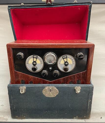 historicke-radio-ideal-blaupunkt-v-kufru-229168099