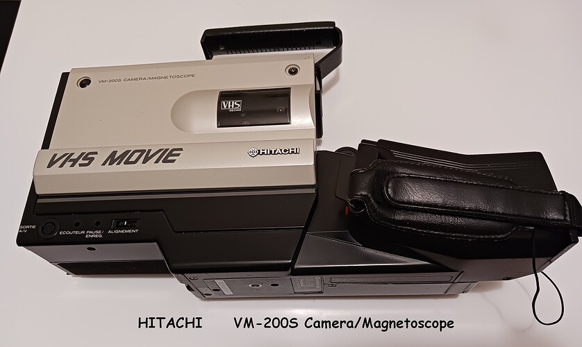 Hitachi_VHS Movie_VM-200S