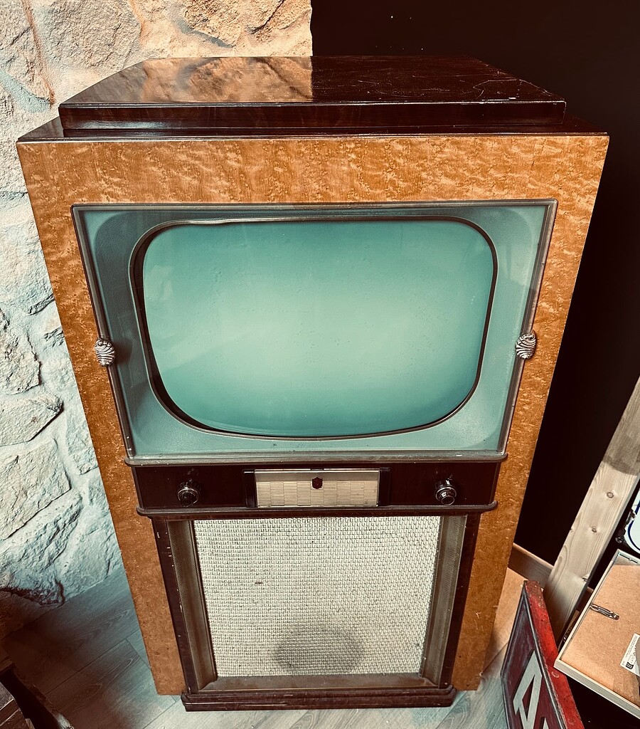 Combi télé/platine/radio Reela - Modèles/marques - Forum Retrotechnique