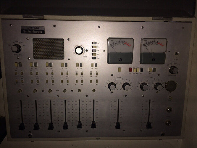 schlumberger-ups-1602-console-899858