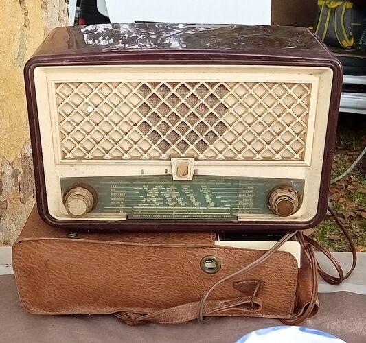 Radiola AV