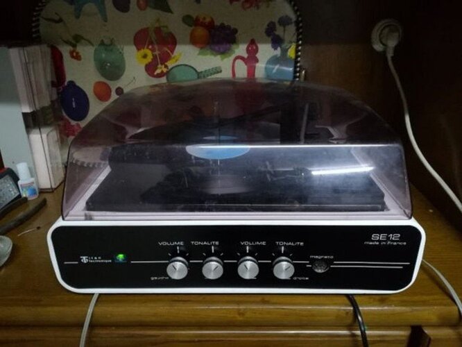 Titan Electronique SE-12 record player