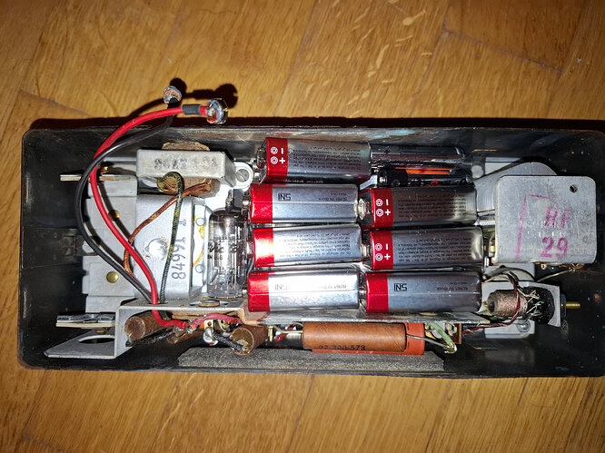 64 V