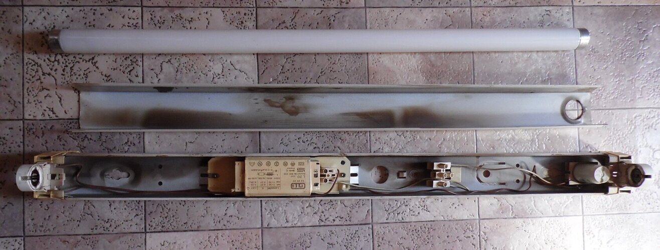 reglette fluo defectueuse