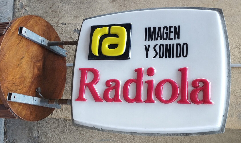 Enseigne lumineuse Radiola