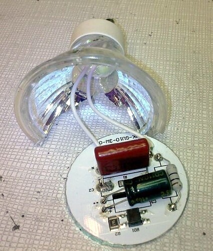 lampe LED GU10 cassee