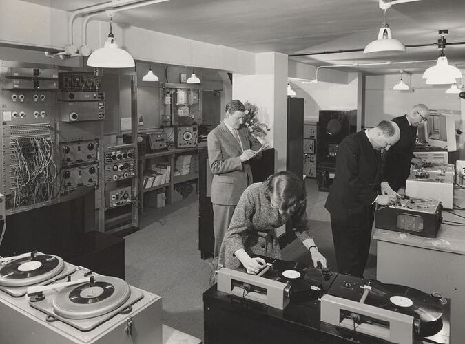 INSIDE-THE-RADIOPHONIC-WORKSHOP-©-DAPHNE-ORAM-TRUST