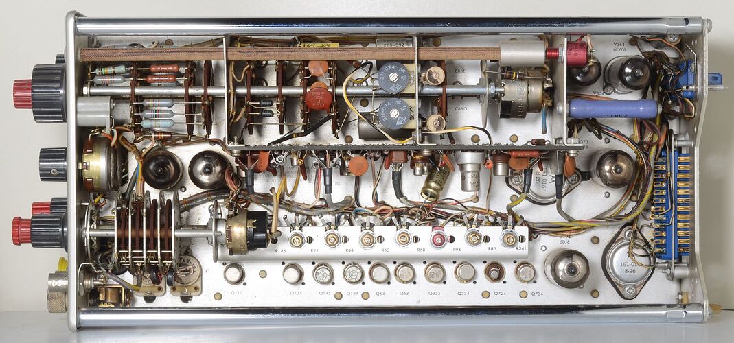 1920px-Tek_3t77a_right