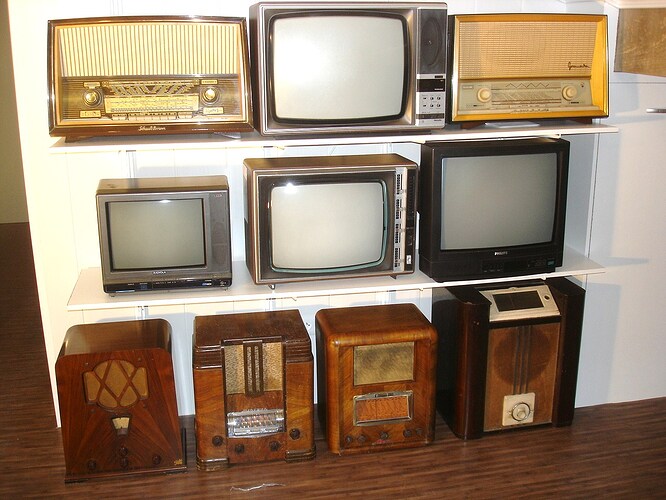 Télés couleur + Radios