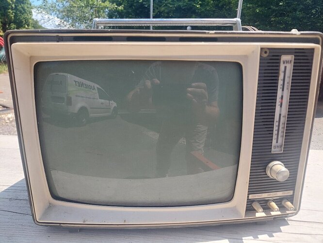 Imperial TV à lampes 2
