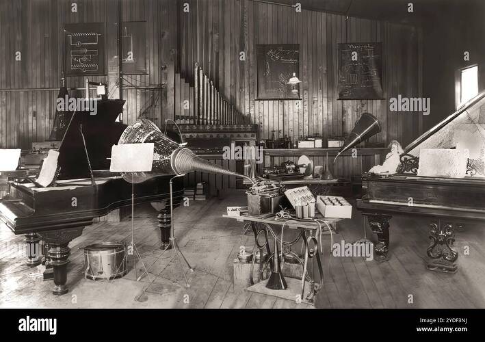 le-centre-de-developpement-experimental-d-edison-pour-le-phonographe-thomas-alva-edison-edite-numeriquement-selon-une-photographie-de-w-k-dickson-1892-2ydf3nj