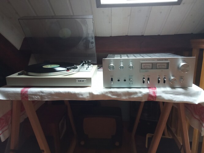 Akai (2)