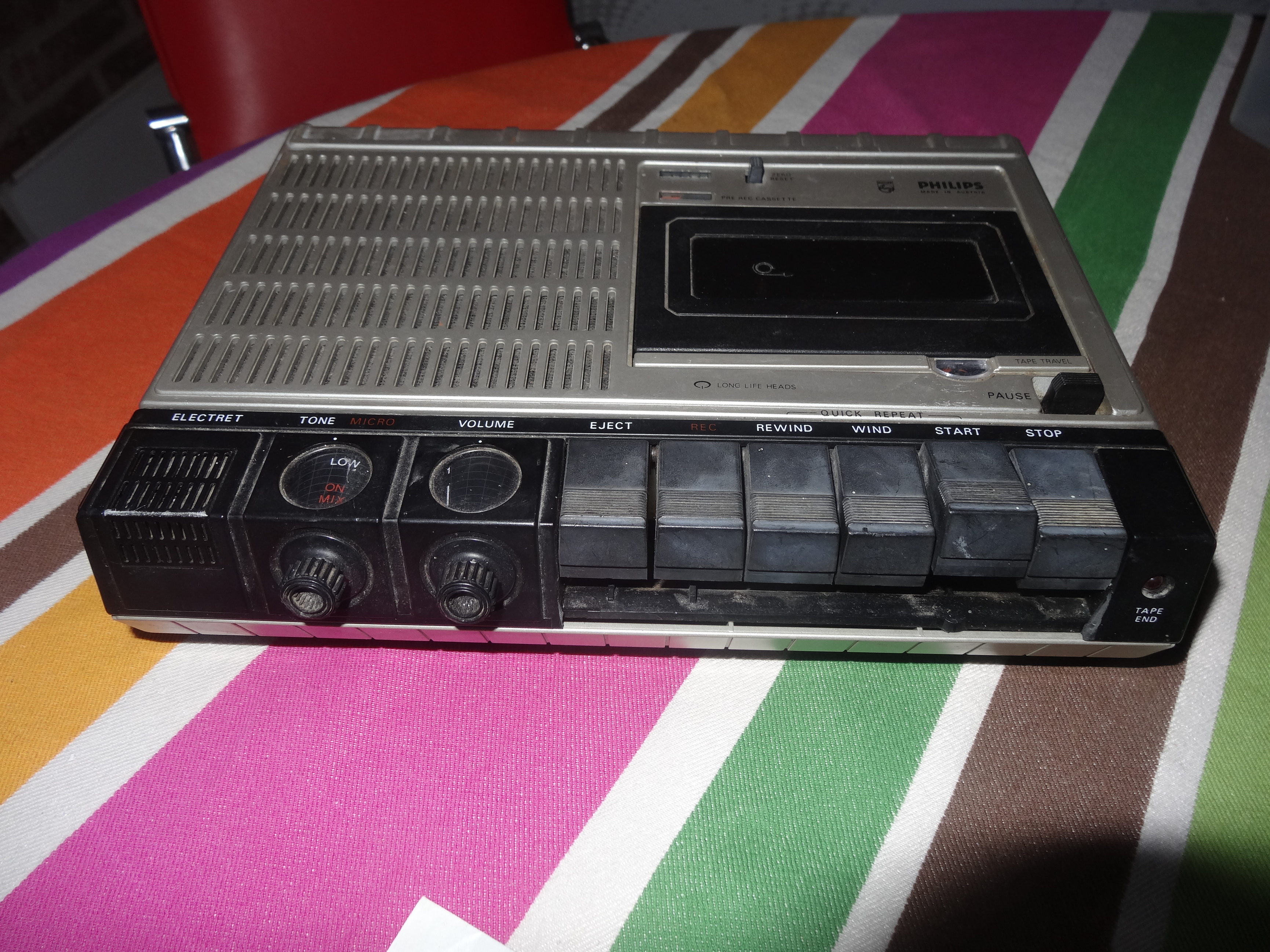 ② Philips - N2215 - Lecteur de cassette portable — Radios — 2ememain