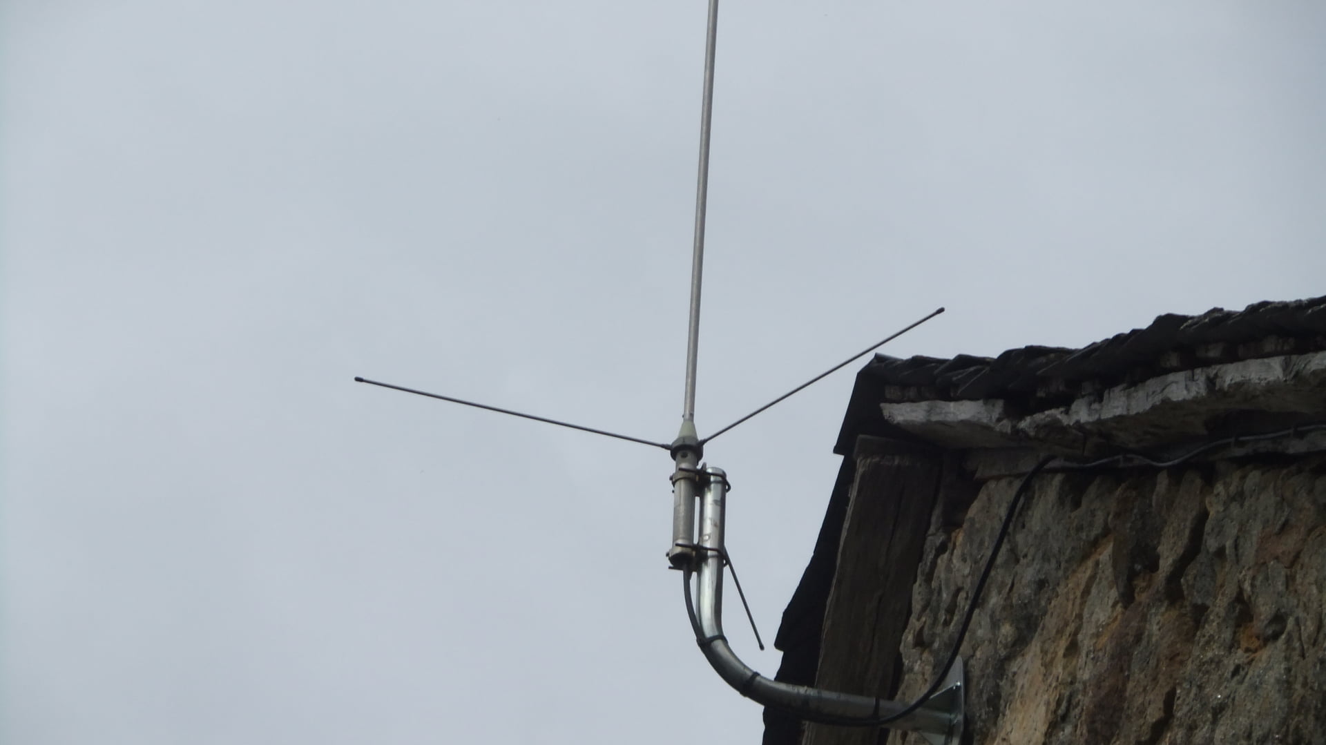 Comment fabriquer une antenne FM (avec images) - wikiHow