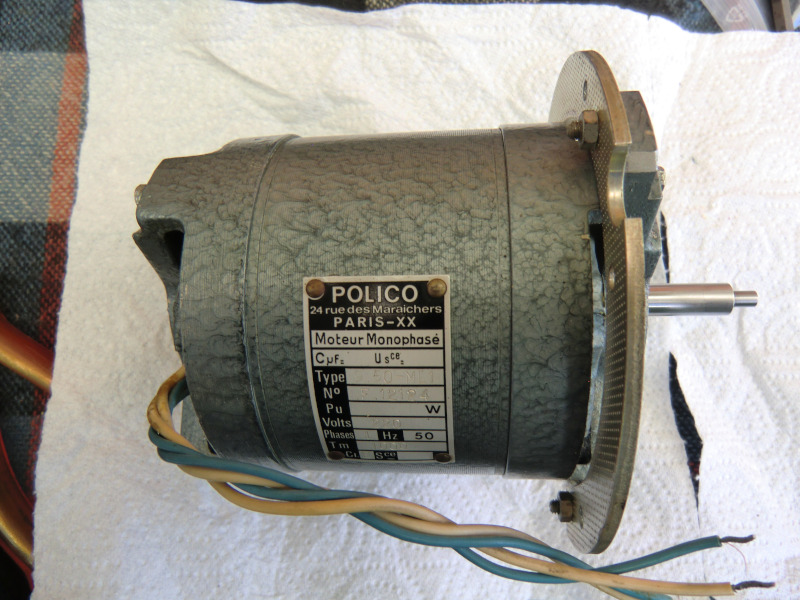moteur Polico graveur Clément.JPG