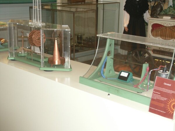 Musée Communication-028 Static Electricity Experiments-VGA.jpg