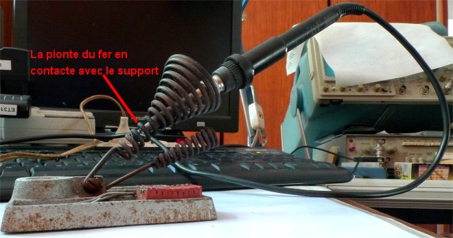 Aoyue fer de la  station sur support Ersa.jpg