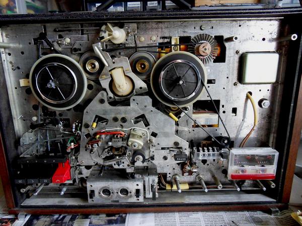 magnétophone à bandes 2 pistes TELEFUNKEN 210 FONCTIONNE mais besoin