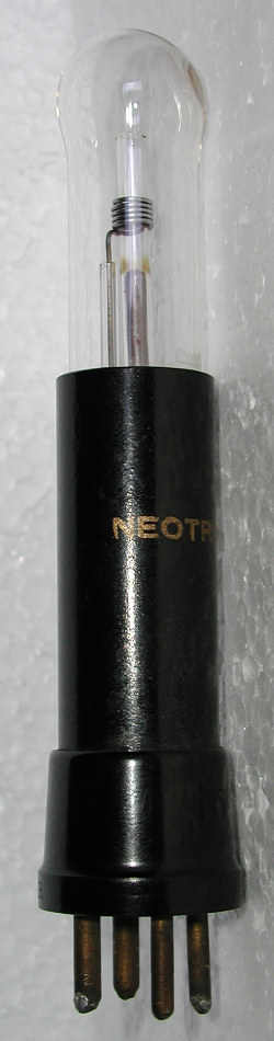 Neotron 25 Neon Crater Lamp-01.jpg