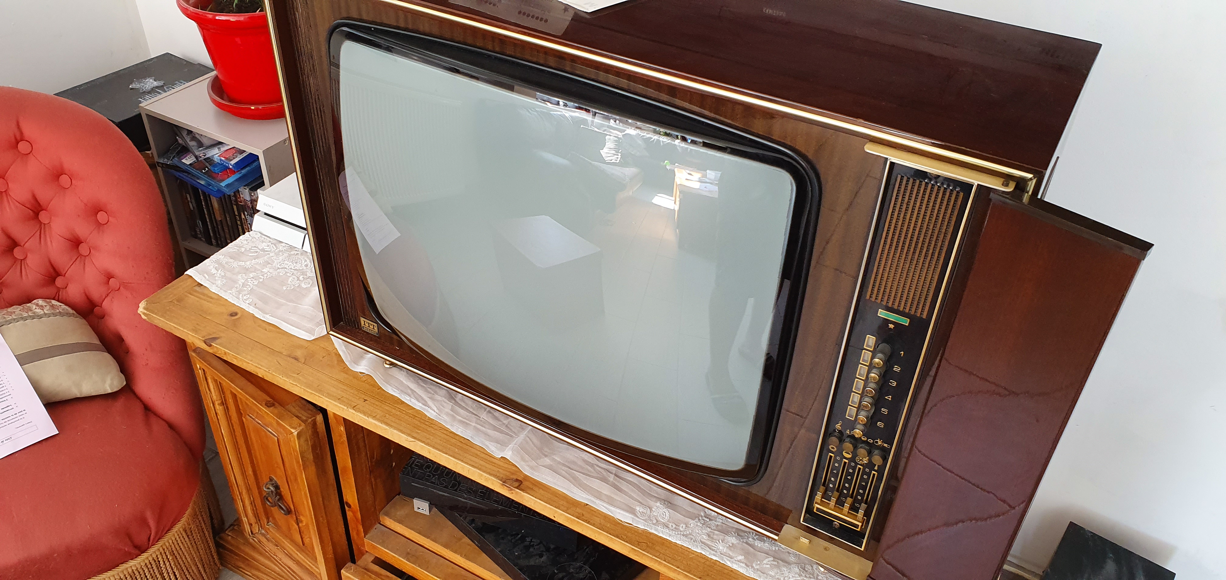 Vieux Téléviseur Océanic ITT Le France – CRT 59cm – Pour Déco Ou Pièces