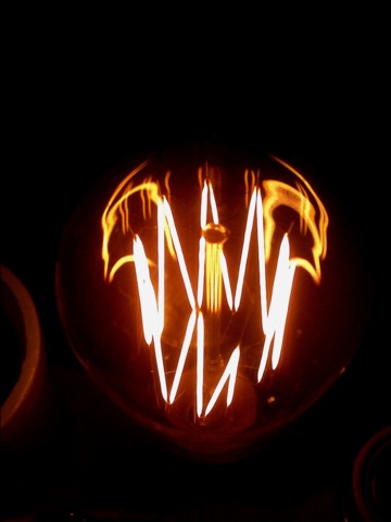 ampoule tungstene cage dessus allumme red