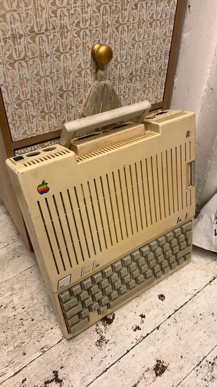 Mac Computer Unknown-01.jpg