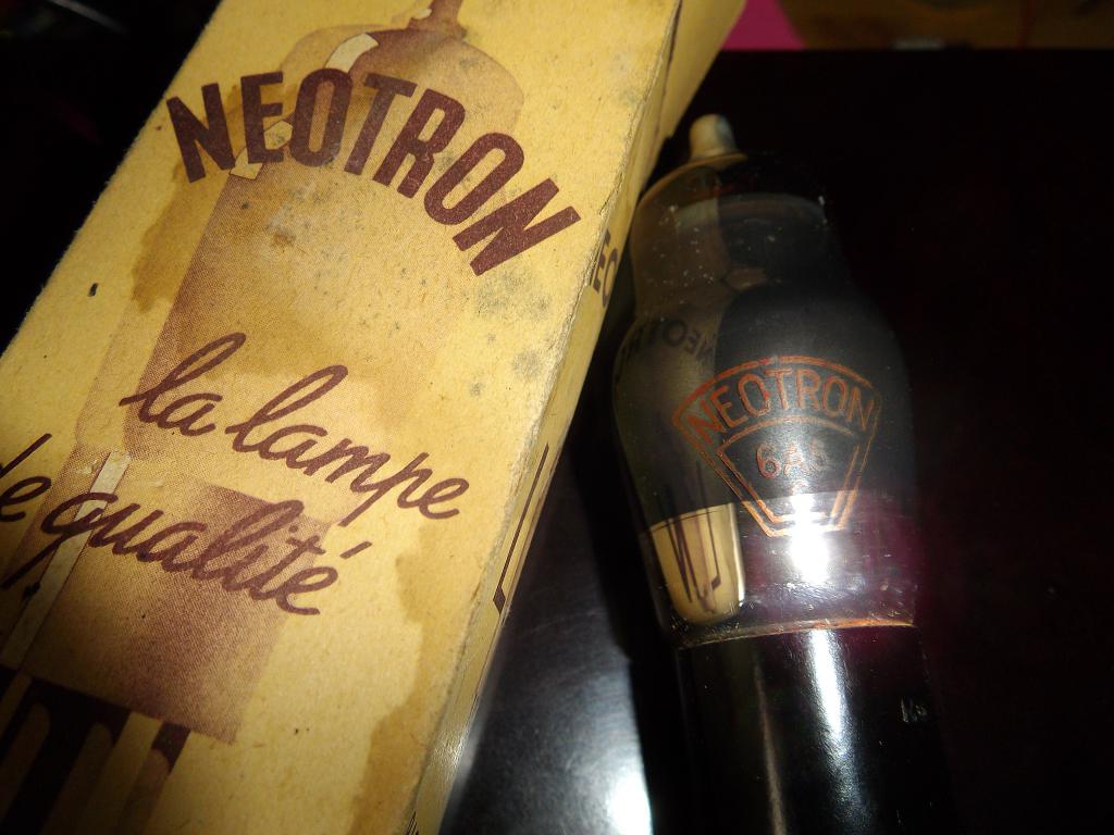 2 Tubes électroniques 6A8 Neotron Neufs - Militaires, Métal, Dans Leur Boîte