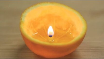 Lampe à huile avec une peau d'agrume.PNG
