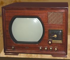 Dumont Television model RA-103D