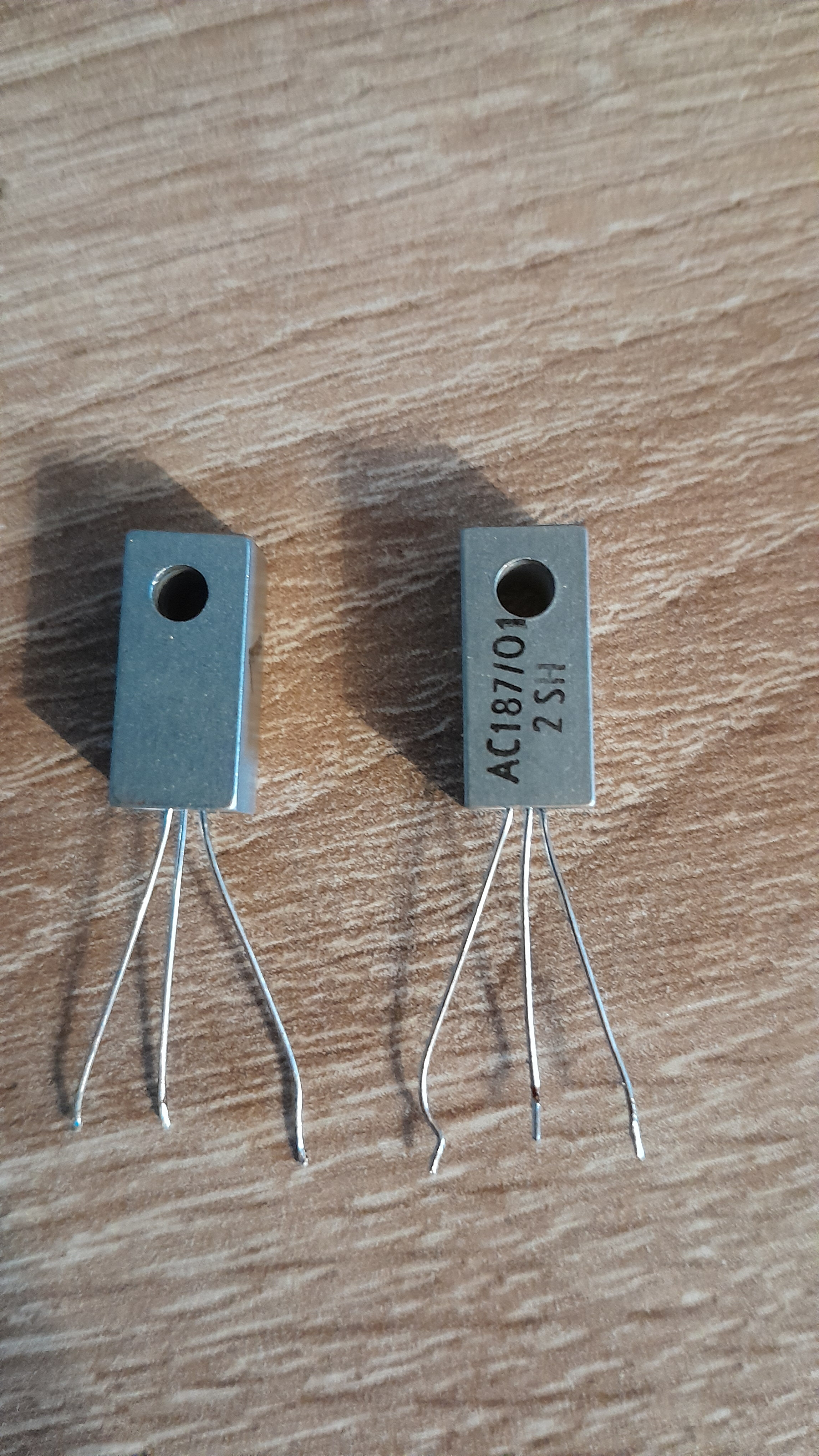 Cherche équivalent actuel transistor AC187/01 - Technique - Forum ...