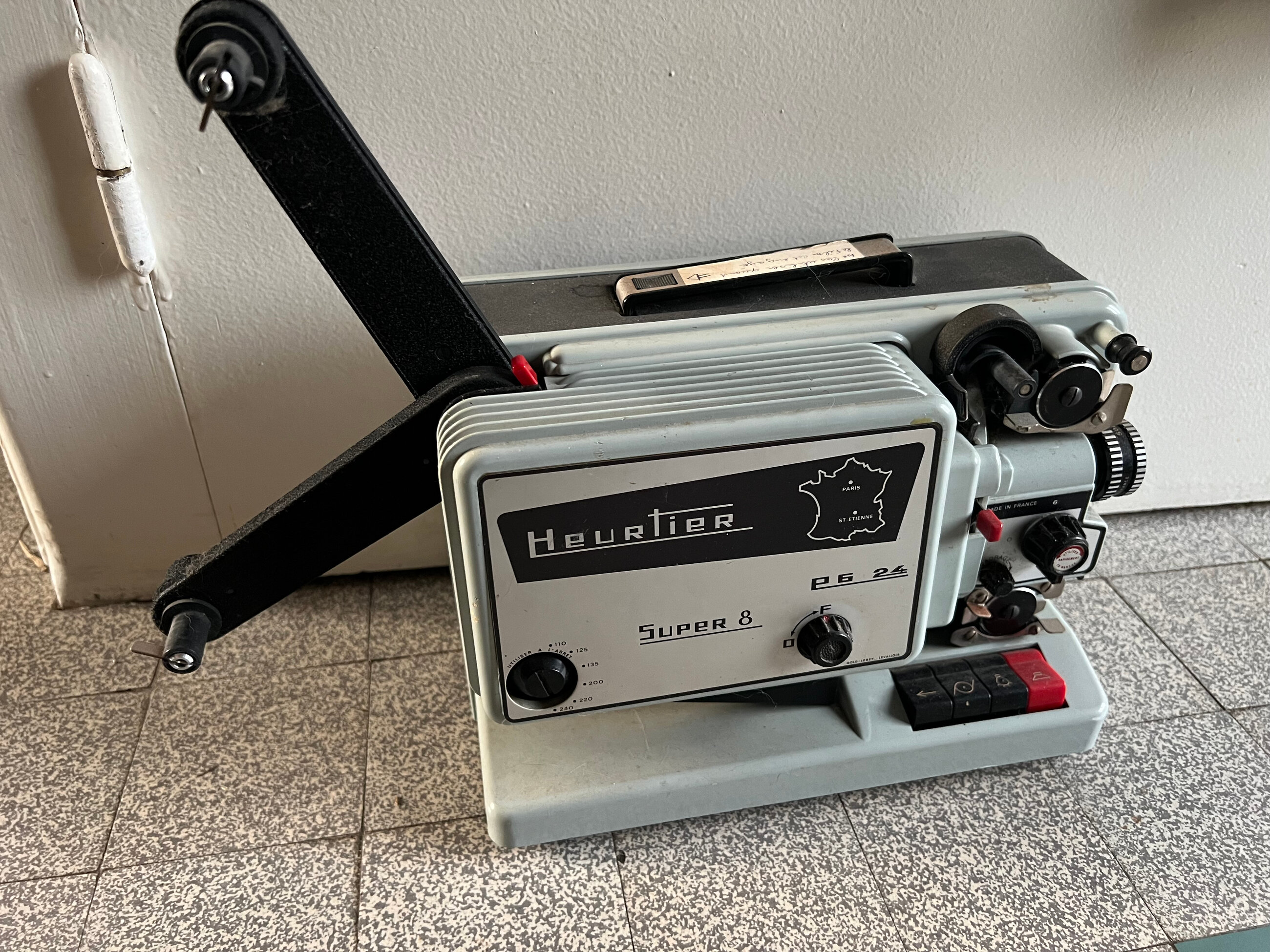 Projecteur Heurtier Monofilm 8mm - 110V, à Restaurer (non Testé)