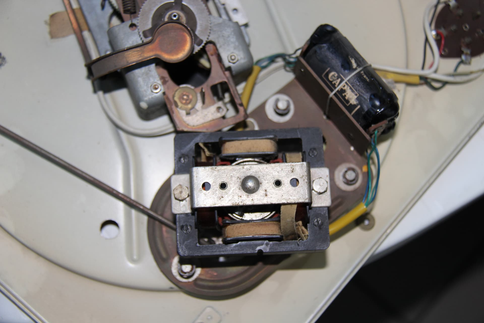 Moteur D'Alimentation Pour Platine Vinyle Schneider 5685 (Occasion, Fonctionnel)